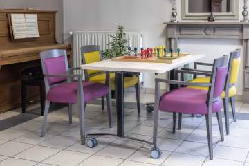 Une table de jeux rabattable et conviviale