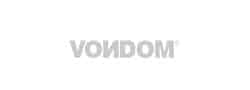Logo VONDOM : Design et Mobilier Extérieur Logo VONDOM gris clair centré sur fond blanc, affichant le nom de la marque avec le symbole de marque déposée.